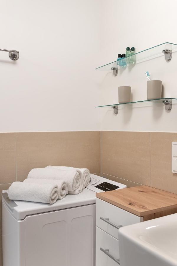Quiet And Cozy Apartment Next To Mariahilfer Strasse And Naschmarkt With Ac, Minimum 30 Nights Wina Bagian luar foto